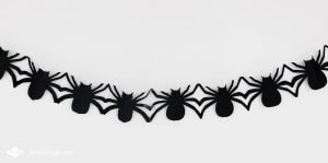 DIY Halloween decoratie | Slinger van spinnen